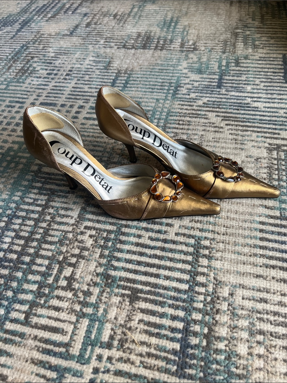 Coup D’Etat Y2K Bronze Gold Leather Jeweled Pointed Toe Pumps 7.5